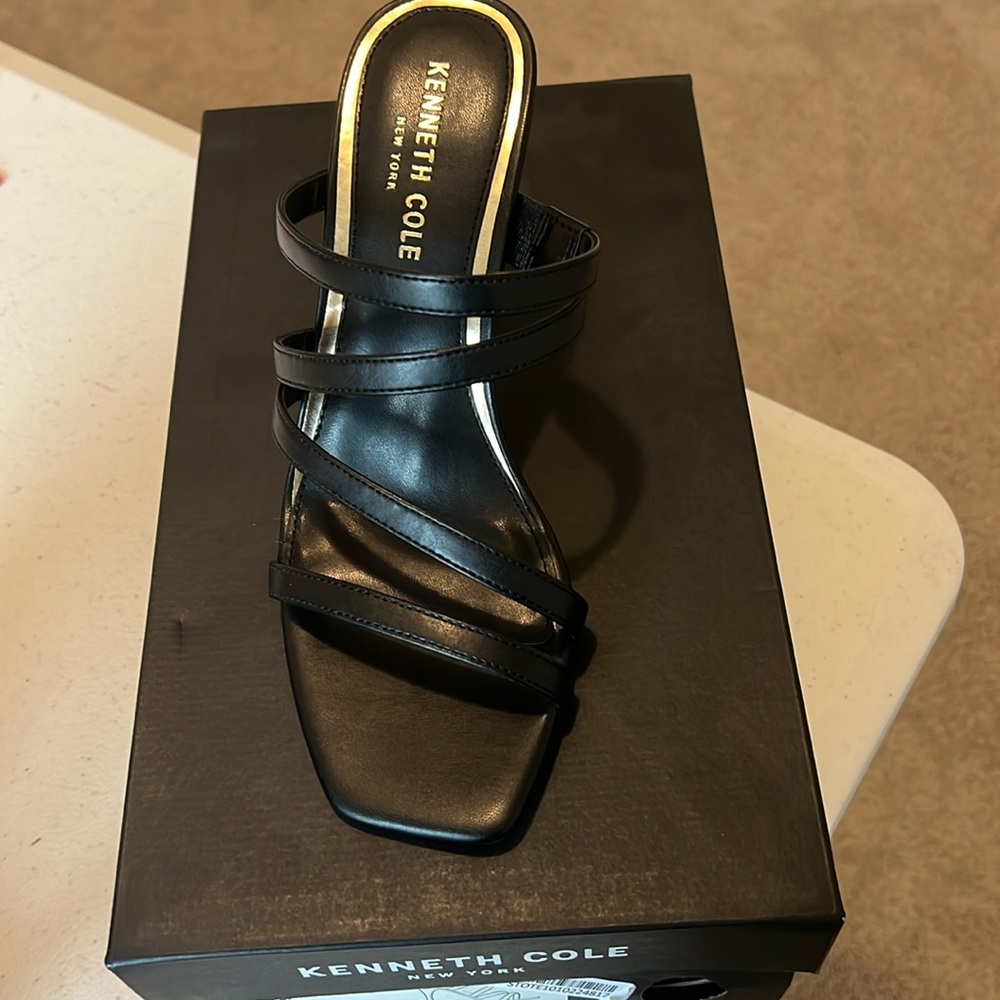 Kenneth cole heels size 7